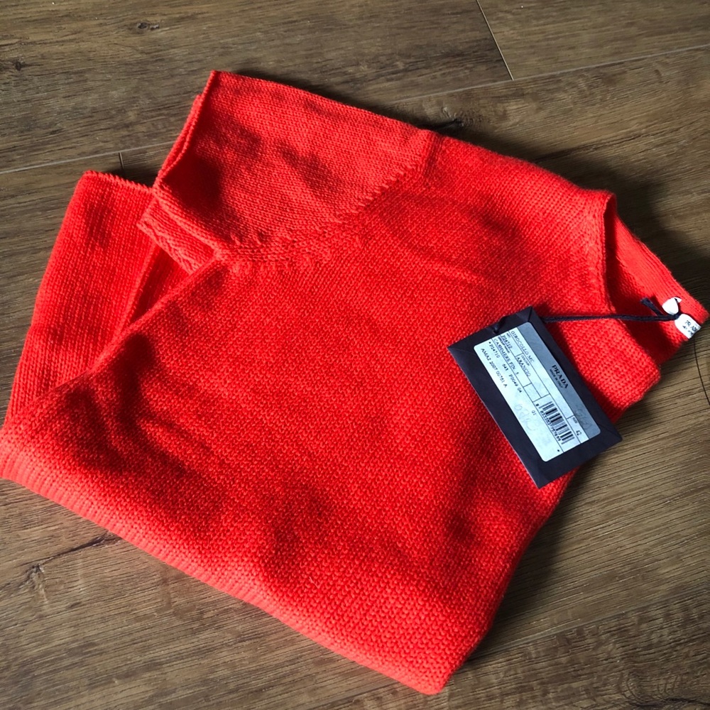 PRADA-AUTHENTIC NWT Red Short Sleeve Sweater - Picture 1 of 16